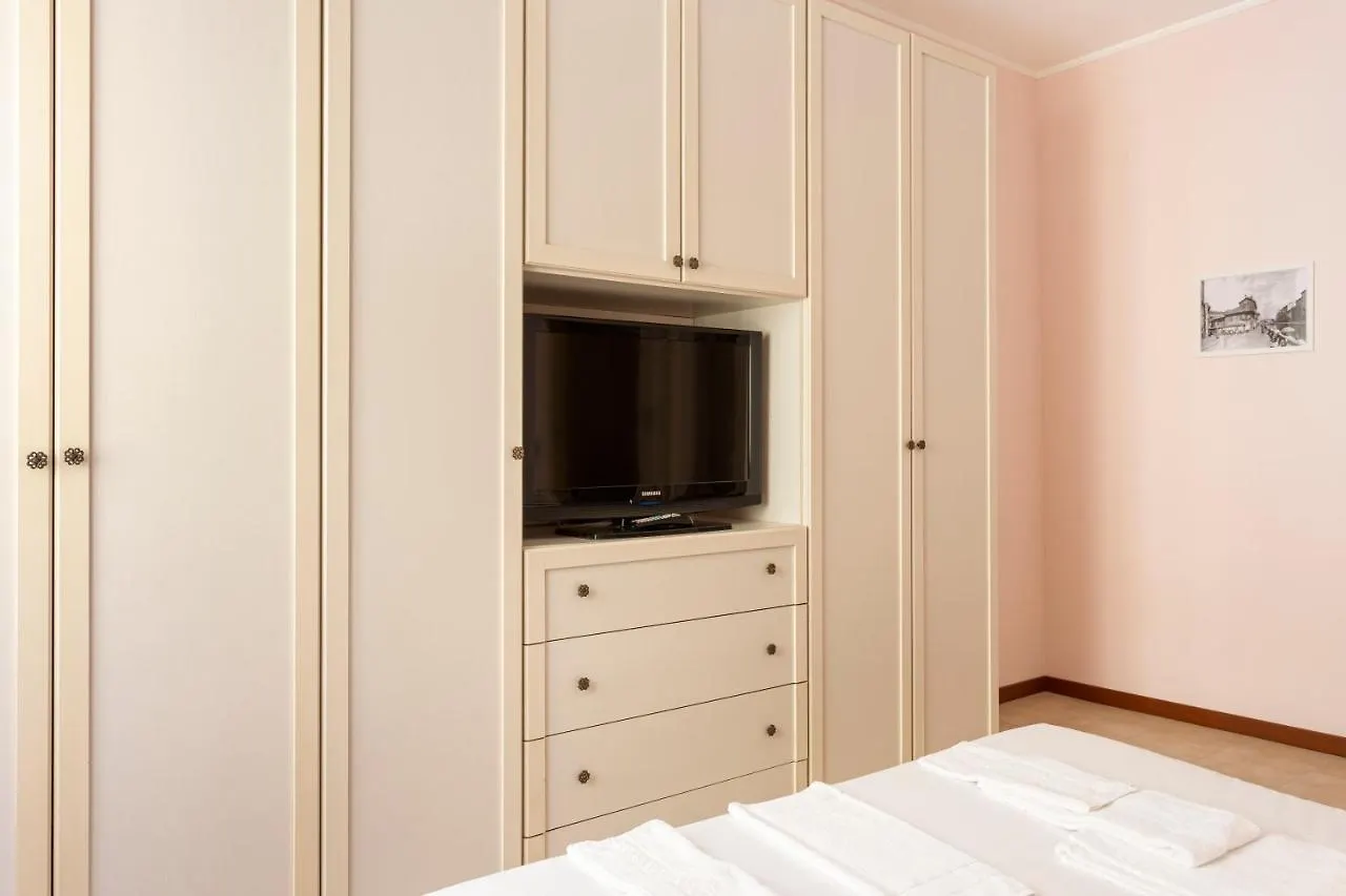 Serene Escape Apartment - Via Della Torre ミラノ 0*,  イタリア
